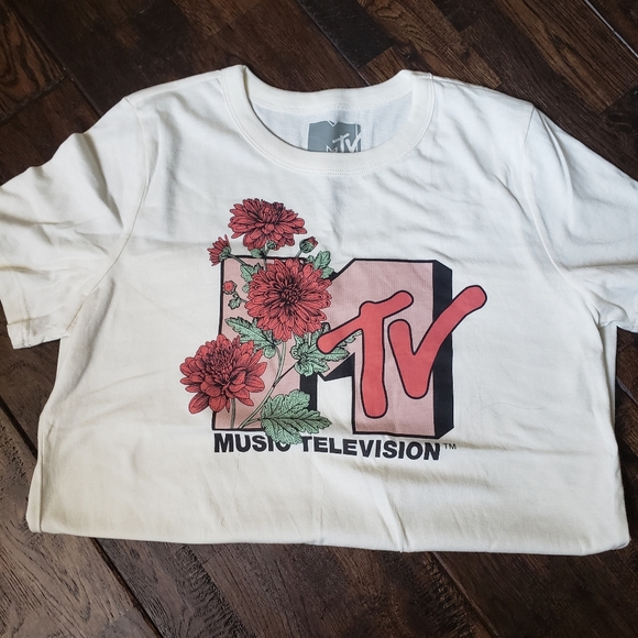 MTV Tops - WOMENS GRAPHIC TSHIRT SIZE MEDIUM